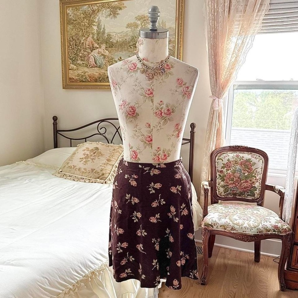 floral‎ mini skirt  Y2K Express brown floral mini skirt size medium